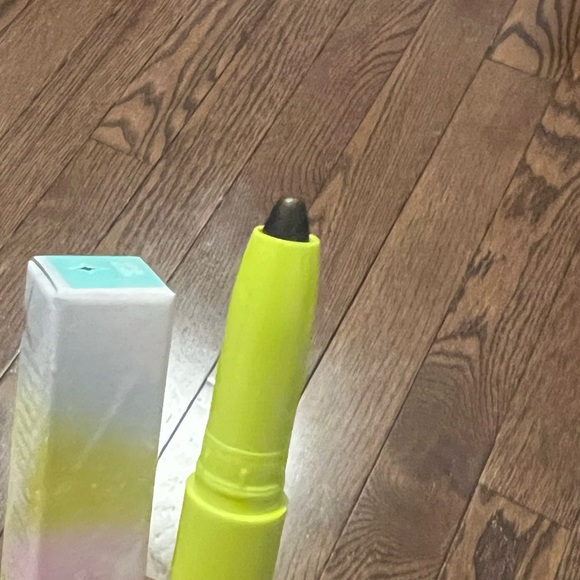 Half Magic Eyeshadow Crayon, shade Noir or Never.  New . - Picture 3 of 3